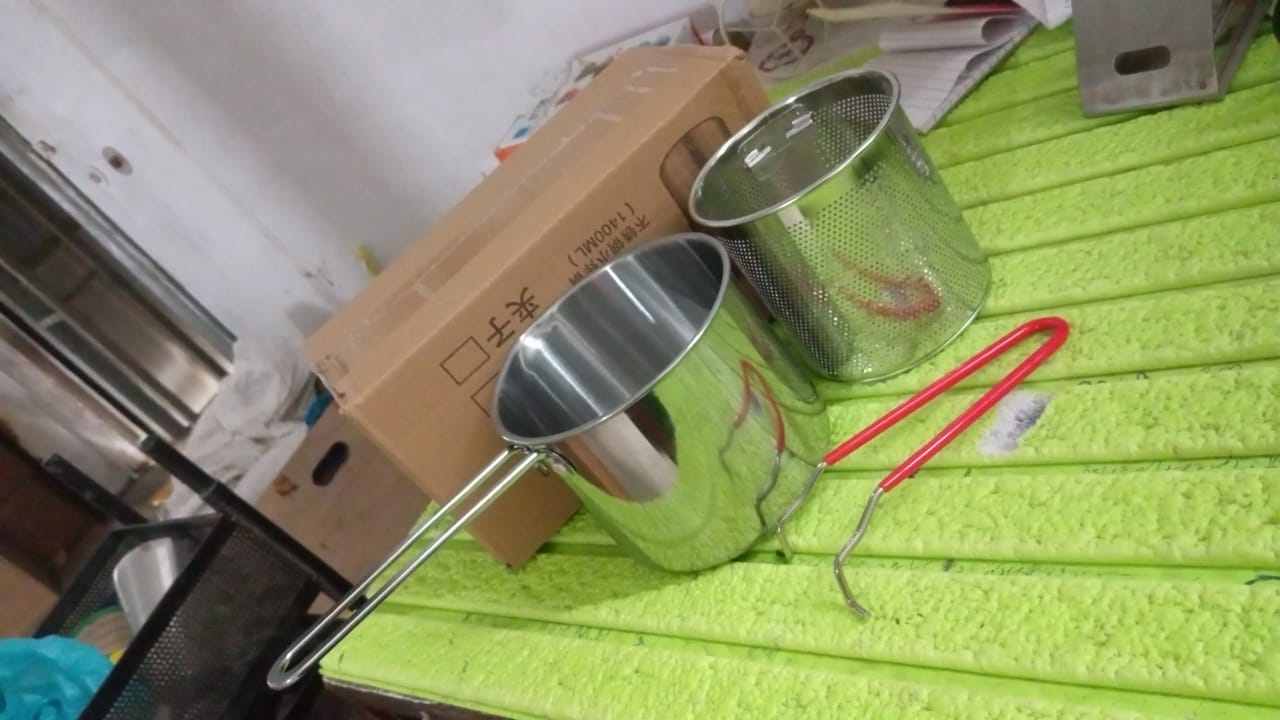Small Deep Frying Pot With Strainer Basket (2 Pc Set) Small Deep Frying Pot With Strainer Basket (2 Pc Set)